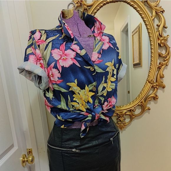 Women's Vintage Floral Shirt - Picture 8 of 8